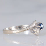 Toi et Moi vintage in oro bianco 14K con zaffiro (0.15ct ca.) e diamante, anni ‘70