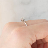 Anello vintage in oro bianco 9K con diamanti di taglio brillante (0.10ctw ca.), anni ‘80/‘90