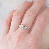 Solitario antico in oro bianco 18K con diamante di taglio rosa coroné (0.60ct ca.), anni ‘20/‘30