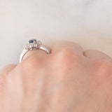 Anello a margherita vintage in platino con zaffiro (0.53ct) e diamanti (0.32ctw), anni ‘90