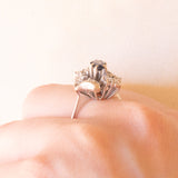 Vintage 18K white gold flower ring with sapphire (0.50ct approx.) and diamonds (0.24ctw approx.), 80s