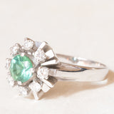 Vintage 14K white gold daisy ring with green tourmaline (0.70ct approx.) and brilliant cut diamonds (0.50ctw approx.), 70s