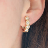 Orecchini a “C” vintage in oro giallo 18K con diamanti di taglio brillante (0.80ctw ca.), anni ‘70/‘80