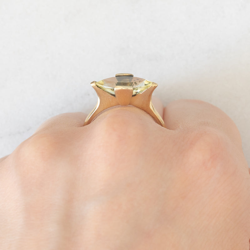 Anello da cocktail vintage in oro giallo 8K con quarzo citrino di taglio marquise (1.70ct ca.), anni ‘70/‘80