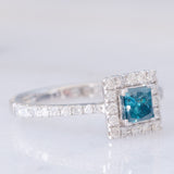 Anello a margherita vintage in oro bianco 18K con diamante blu (0.54ct) e diamanti bianchi (0.40ctw)