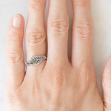 Anello vintage in oro bianco 9K con diamanti bianchi e diamanti neri (0.25ctw ca.)