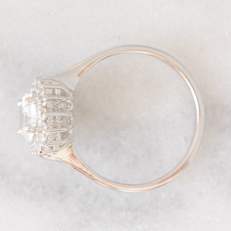 Anello a margherita in oro bianco 9K con acquamarina (1ct ca.) e diamanti di taglio brillante (0.16ctw ca.), anno 2006