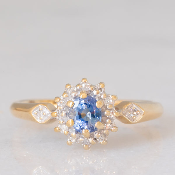 Anello a margherita vintage in oro giallo 9K con zaffiro (0.35ct ca.) e diamanti (0.14ctw ca.), anni ‘80