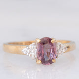 Trilogy in oro giallo 9K con zircone rosa (1.36ct ca.) e zaffiri bianchi