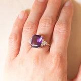 Bague vintage en or blanc 18 carats avec améthyste (environ 7 ct) et diamants taille brillant (environ 0.50 ct), années 70