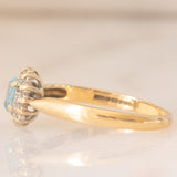 Anello a margherita vintage in oro giallo 9K con topazio azzurro (0.30ct ca.) e diamanti (0.06ctw ca.), anni ‘80