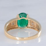 Anello a fascia vintage in oro giallo 9K con smeraldo (2.50ct ca.) e diamanti, anni ‘70/‘80
