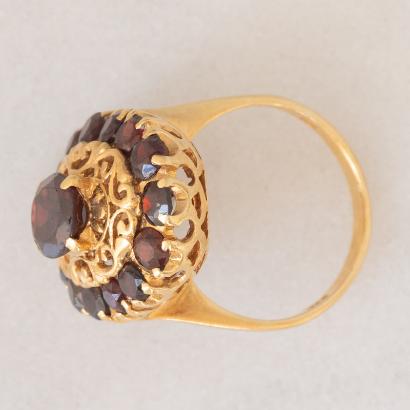 Anello vintage in oro giallo 18K con granati (3.50ctw ca.), anni ‘50/‘60