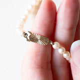 Vintage-Halskette mit einer Reihe weißer Perlen und einem Verschluss aus 9-karätigem Gelbgold, 1985