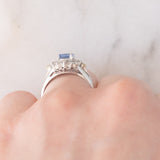 Anello margherita vintage in platino con zaffiro (0.75ct) e diamanti (0.31ctw), anni ‘80