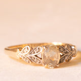 Anello vintage in oro giallo e bianco 9K con zaffiro giallo (1ct ca.) e diamanti, anni ‘60/‘70