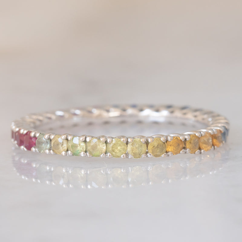 Eternity arcobaleno in oro bianco 18K con zaffiri (1.30ctw ca.)