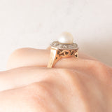 Anello a margherita antico in oro giallo 14K e argento con perla bianca e diamanti di taglio rosetta (0.24ctw ca.), anni ‘10
