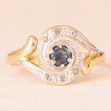Art-Déco-Tourbillion-Ring aus 18-karätigem Gelb- und Weißgold mit Saphir (ca. 0.15 ct) und Diamanten im Rosettenschliff, 30er Jahre