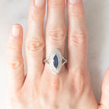 Anello a margherita navette in oro bianco 14K con zaffiro (1ct ca.) e diamanti (0.72ctw ca.), anni ‘70/‘80