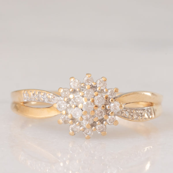 Anello a fiore vintage in oro giallo 9K con diamanti (0.25ctw ca.), anni ‘90