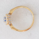 Anello a margherita vintage in oro giallo 9K con zaffiro (0.35ct ca.) e diamanti (0.14ctw ca.), anni ‘80