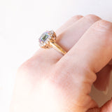 Modern daisy ring in 9K yellow gold with mystic topaz (approx. 1.30ct) and brilliant cut diamonds (approx. 0.20ctw)