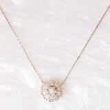 Vintage-Halskette aus 18-karätigem Weißgold mit Gänseblümchen-Anhänger und Diamanten im Brillantschliff (ca. 0.60 ctw), 70er/80er Jahre