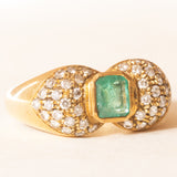 Vintage-Ring aus 18-karätigem Gelbgold mit Smaragd (ca. 0.50 ct) und Diamanten im Brillantschliff (ca. 0.66 ctw), 70er/80er Jahre