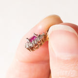 Vintage-Halskette mit Kette aus 9-karätigem Gelbgold und Anhänger aus 9-karätigem Gelb- und Weißgold mit synthetischem Rubin (ca. 0.25 ct) und Diamanten (ca. 0.12 ctw), 80er/90er Jahre