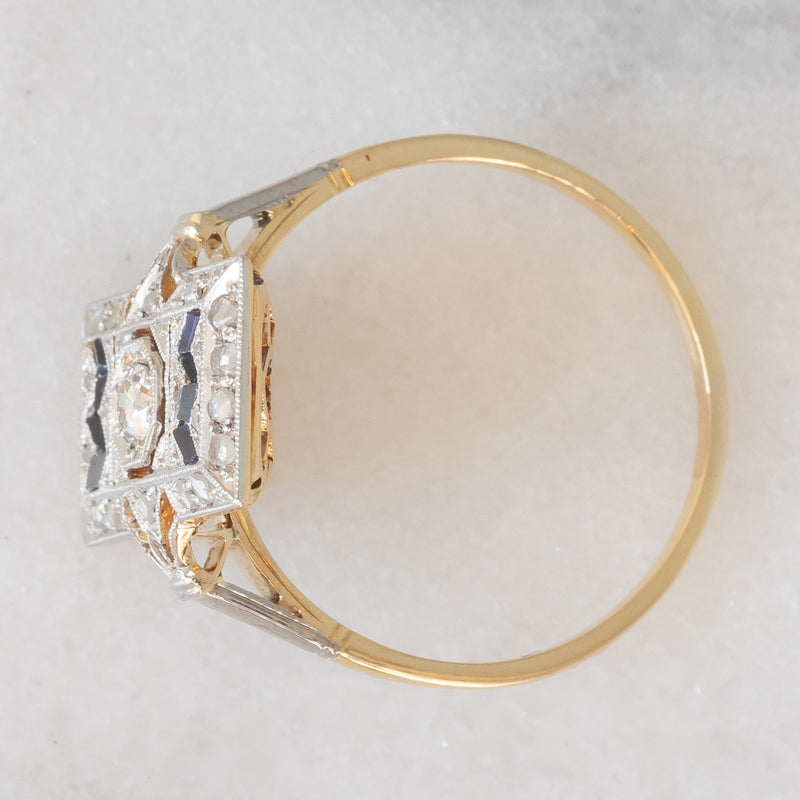 *RISERVATO* Anello Art Déco in oro giallo e bianco 18K con diamanti e zaffiri, anni ‘30