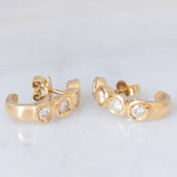 Orecchini a “C” vintage in oro giallo 18K con diamanti di taglio brillante (0.80ctw ca.), anni ‘70/‘80