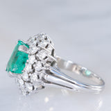 Anello vintage in oro bianco 14K con smeraldo (2ct ca.) e diamanti di taglio brillante (1.40ctw ca.), anni ‘60/‘70
