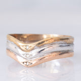 Anello “triplo” in tre ori (giallo, bianco e rosa) 8K con pietre bianche, anni ‘80
