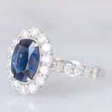 Anello a margherita vintage in platino con zaffiro (1.40ct) e diamanti di taglio brillante (0.94ctw), anni ‘80/‘90