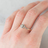 Anillo tourbillon vintage de oro amarillo de 18 quilates y plata con diamantes (centro de aprox. 0.15 ct), década de 50