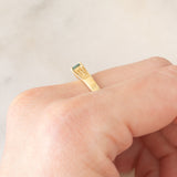 Solitario in oro giallo 9K con diamante blu trattato (0.07ct)