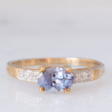 Solitario moderno in oro giallo 9K con tanzanite (0.70ct ca.) e zirconi bianchi