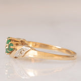 Anello vintage in oro giallo 9K con smeraldi (0.16ctw ca.) e diamanti, anni ‘70/‘80