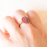 Vintage-Blumenring aus 9-karätigem Gelbgold mit synthetischen Rubinen (ca. 1 Karat), 70er/80er Jahre