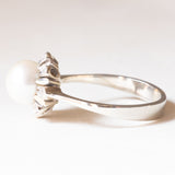 18K white gold daisy ring with white pearl and diamonds (approx. 0.08ctw), 50s/60s
