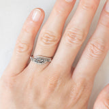 Anello vintage in oro bianco 9K con diamanti bianchi e diamanti neri (0.25ctw ca.)