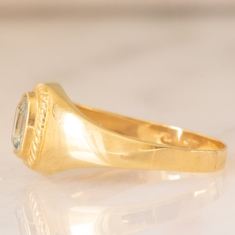 Anello chevalier vintage in oro giallo 14K con topazio azzurro, anni ‘60