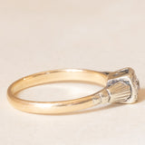 Art-Déco-Solitär aus 9-karätigem Gelbgold und Platin mit Diamant im alten Minenschliff (ca. 0.10 ct), 20er/30er Jahre