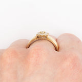 Anello a fiore con fede in oro giallo 14K con diamanti di taglio brillante (0.50ctw ca.), anni ‘80