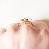 Fliegenring aus einer antiken Brosche aus 18 Karat Gelbgold und Silber mit Saphiren und Diamanten im Rosettenschliff