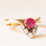 Ring aus 14-karätigem Gelb- und Weißgold mit synthetischem Rubin (ca. 0.90 ct) und Diamanten im Brillantschliff (ca. 0.50 ctw), 20er Jahre