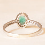 Anello a margherita vintage in oro bianco 9K con smeraldo (0.35ct ca.) e diamanti (0.15ctw ca.), anni ‘90