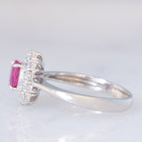 Anello a margherita vintage in platino con rubino (0.33ct) e diamanti (0.57ctw), anni ‘70