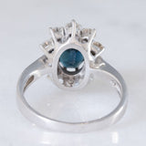 Gänseblümchenring aus 14 Karat Weißgold mit Saphir (ca. 1.50 ct) und Diamanten im Brillantschliff (ca. 0.60 ctw), 70er Jahre